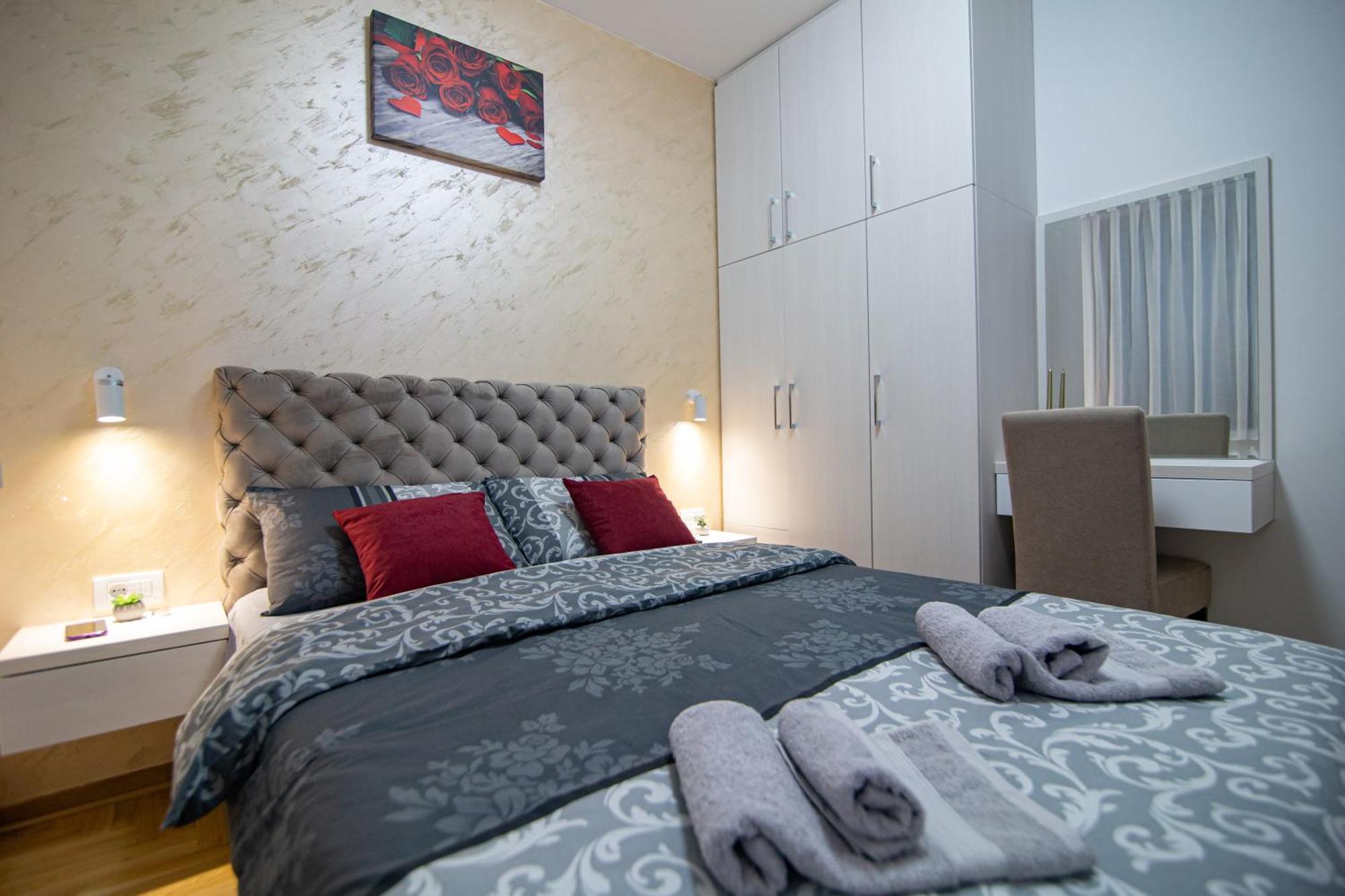 Apartment Binis *